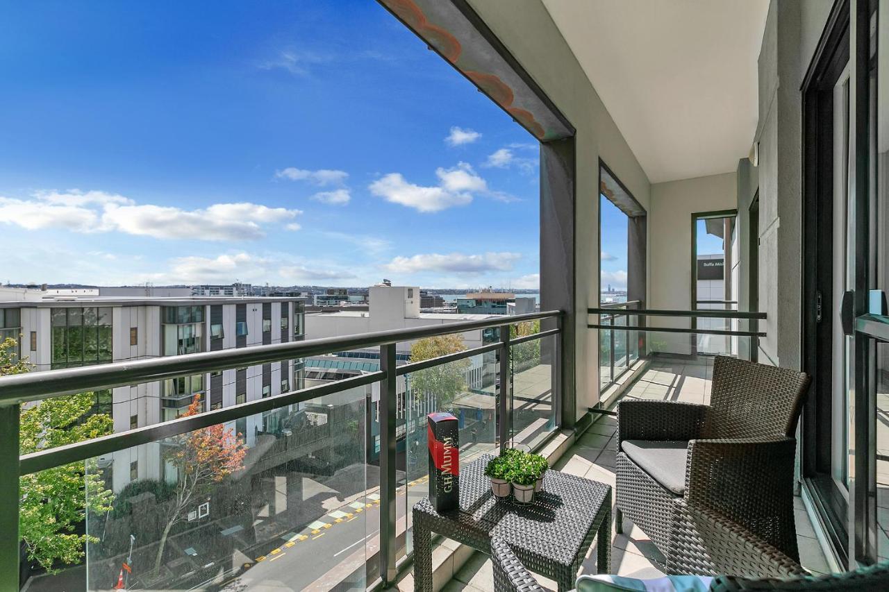 Your Family Getaway - Rooftop Spa & Pool! Auckland Dış mekan fotoğraf